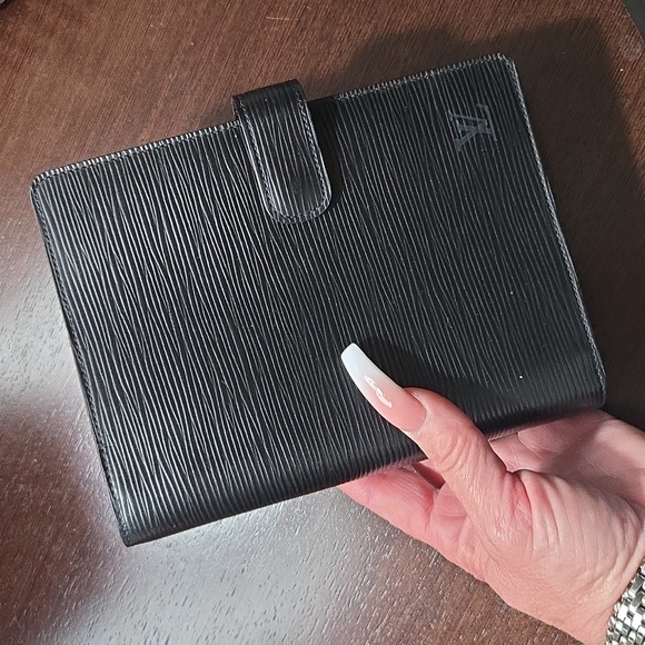Authentic Louis Vuitton Epi Agenda MM - Picture 16 of 16
